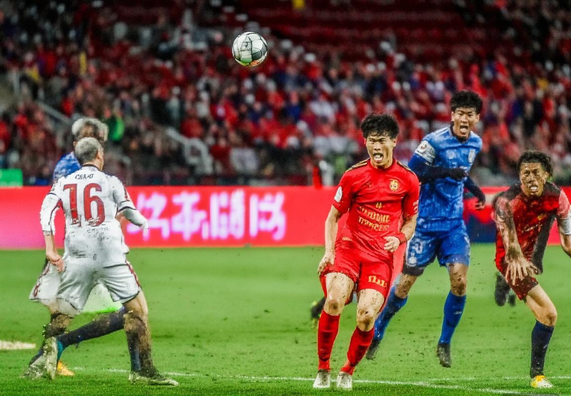 国安与鲁能2020赛季对决亮点与战术对决解析(图1)