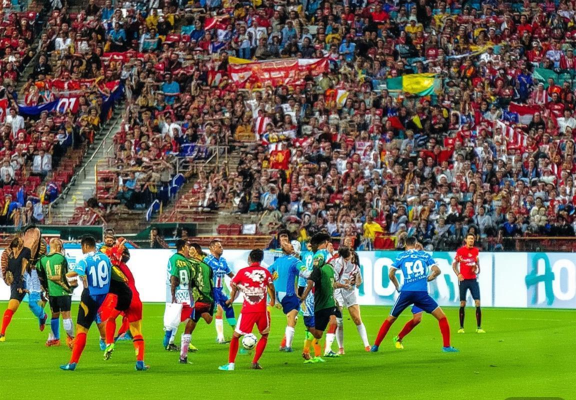 阿赫利VS中国球队：足球赛事中的文化交融与球迷热情(图1)